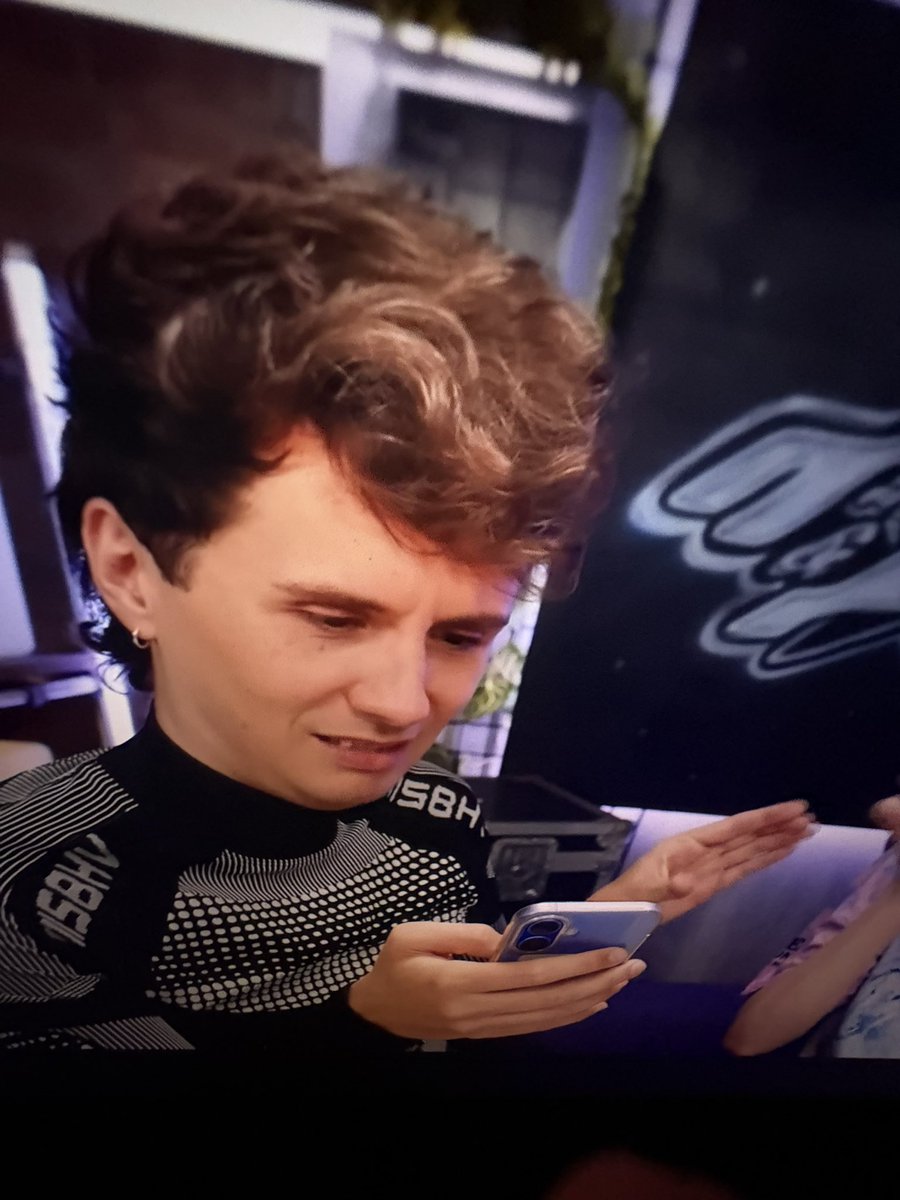 twunkdnp's tweet photo. i’m crying 😭 why did i do this to him 😭 https://t.co/8zz3pzRiDC