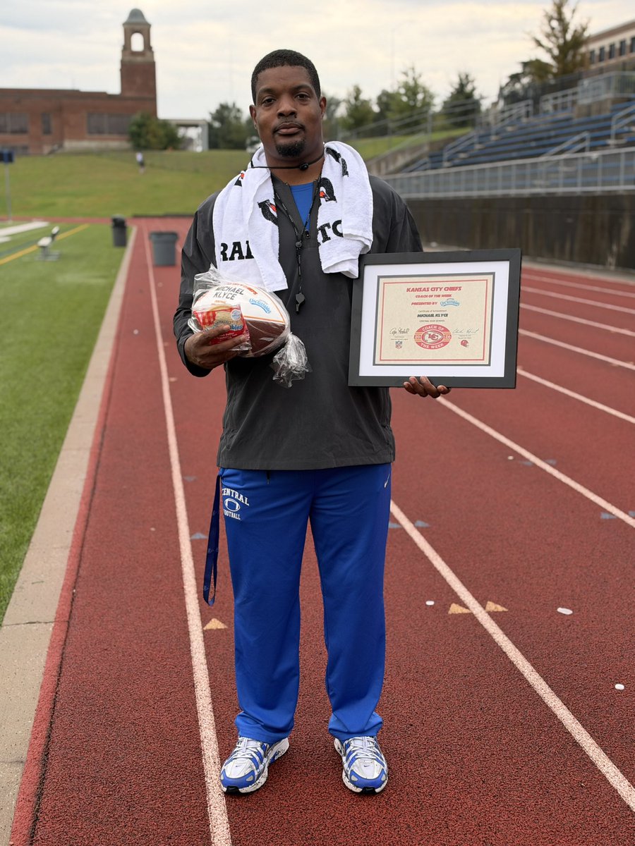 KCPS_CentralHS's tweet photo. π @Chiefs COACH OF THE WEEK! π¦
π
Congratulations to Central Head Football Coach Michael Klyce! His leadership is helping guide the Blue Eagles through a historic season. Now, heβs in the running for Coach of the Year!
@BlueEaglesKC
#ChiefsCoachOfTheWeek https://t.co/kiolRZZrut