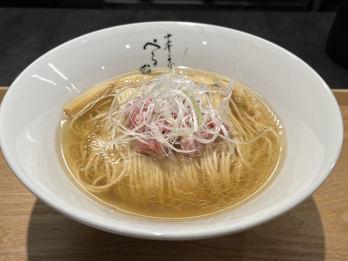 perdrix_jp's tweet photo. おはようございます！   

10/1 (木)も11時よりご来店をお待ちしております。    
営業時間は11:00〜14:45LO。  

🔸地鶏そばNOIR 
🔸地鶏そば BLANC
🔸いりこそば

#中華そばぺる鶏 
#自家製麺　#地鶏そば
#群馬ラーメン  #高崎ラーメン https://t.co/UjOyULZLpG