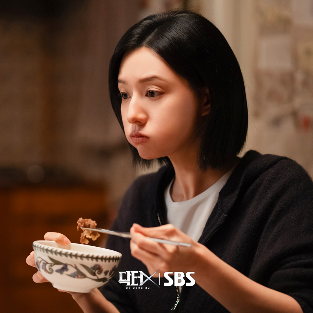 SBSNOW's tweet photo. 다크 히어로 계수정은 사실 유명한 먹짱임💕
이렇게 야무지게 잘 먹는 천재 외과의 어떤데

SBS 새 금토드라마 <닥터X : 하얀 마피아의 시대>
☞ 10월 9일 [금] 밤 9시 50분 첫 방송

#SBS새금토드라마 #닥터X하얀마피아의시대
#DoctorX #김지원 #이정은 https://t.co/CqW3qoJL81
