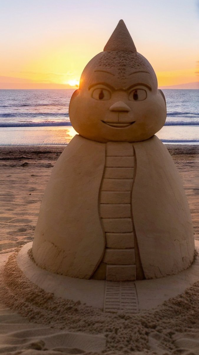 ericamass_493's tweet photo. [Check out this amazing authentic sand sculpture at the beach! The artist’s delicate work really showcases the charm of the season!]， https://t.co/n62ScGIQ5U