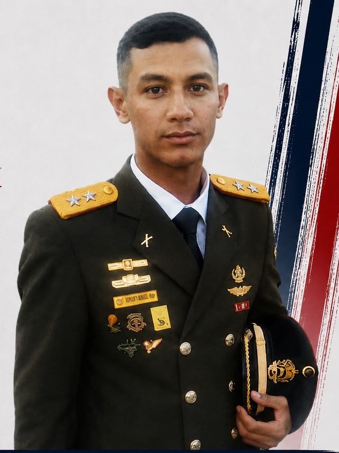 SeirContreras's tweet photo. #ÚltimoMinuto🚨 | En libertad el primer teniente Carlos Eduardo Lozada Saavedra, privado de libertad desde junio de 2019 tras ser vinculado al caso militar conocido como la «Operación Vuelvan Caras». Permanecía recluido en Ramo Verde. https://t.co/JOqSc3m6Ft