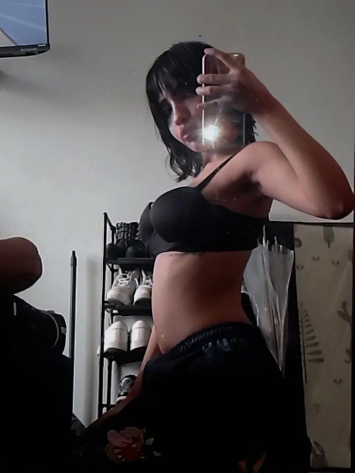 caper_die's tweet photo. Quiero intercambiar fotos desnudas con otras mujeres quien quiere por favor salio mi lado lesbico comenta y nos intercambiamos chi🥺 #girl #bixesual #nsfw #nalgonas https://t.co/14JEOwGIc1
