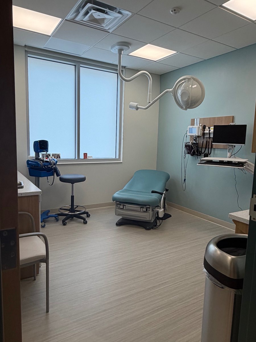 D4Commish's tweet photo. Recently, @anquam62B and I
visited Southside Community Health Services, now relocated from Green Central Elementary to a beautiful, welcoming clinic with expanded hours and accessibility. Primary care to dental, vision and behavioral health, new &amp; in the heart of our community. https://t.co/QfkRHUcDdM