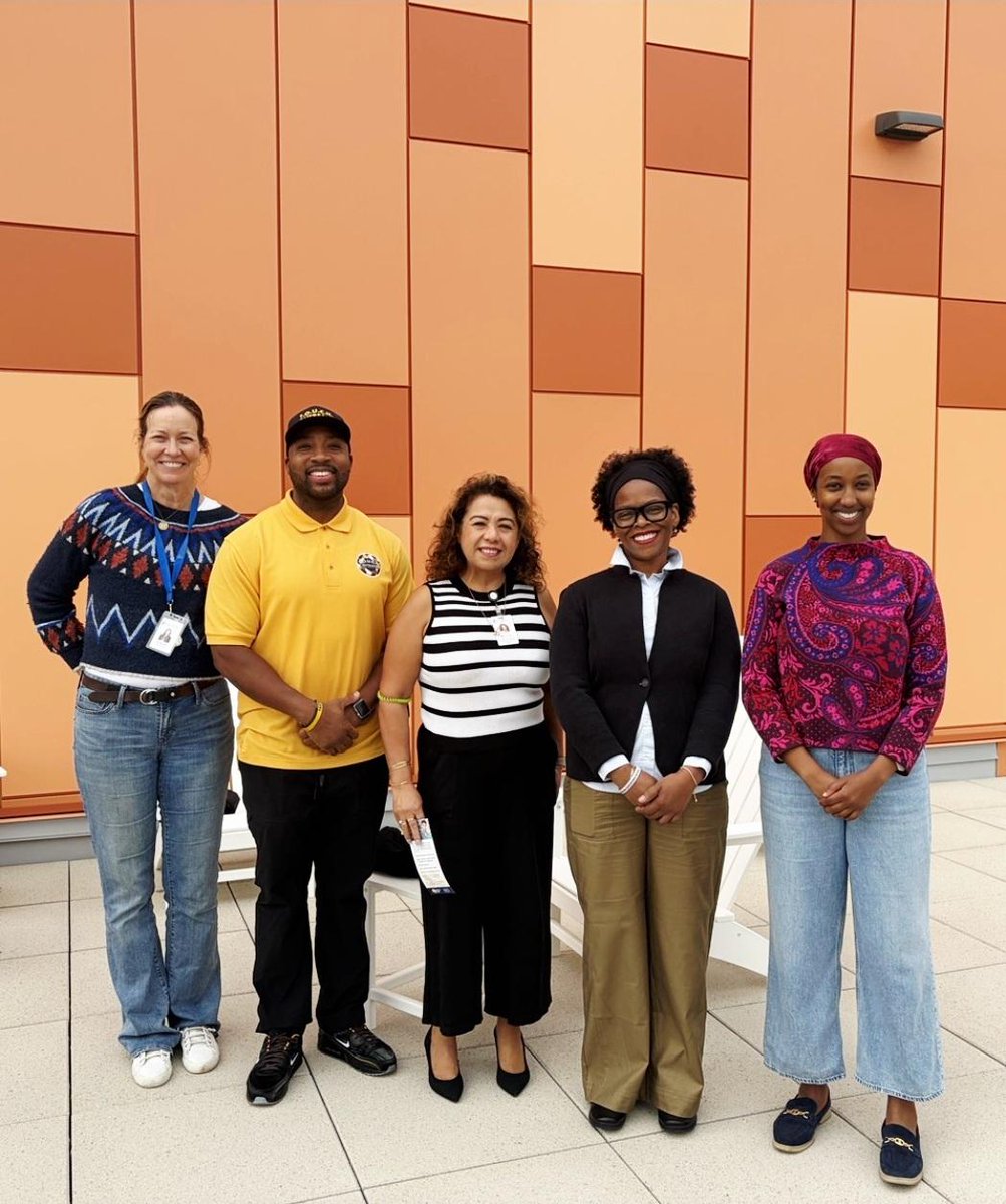 D4Commish's tweet photo. Recently, @anquam62B and I
visited Southside Community Health Services, now relocated from Green Central Elementary to a beautiful, welcoming clinic with expanded hours and accessibility. Primary care to dental, vision and behavioral health, new &amp; in the heart of our community. https://t.co/QfkRHUcDdM