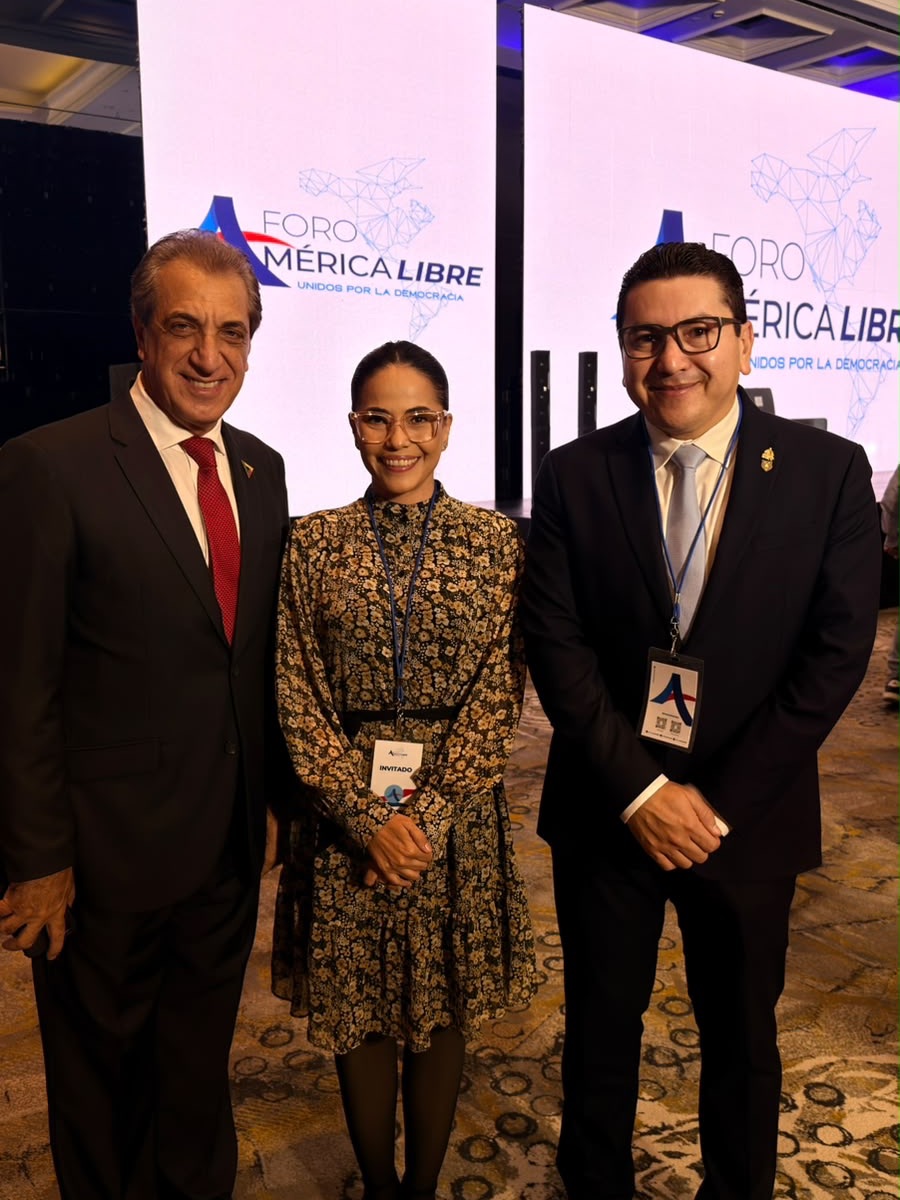 ConvergenciaVe's tweet photo. Unidos por la convicción inquebrantable de que la libertad no se negocia, sino que se conquista. 🇻🇪🌐

El @America_Libre1  se consolida como el gran punto de encuentro continental donde las voces de la democracia se alzan con firmeza frente al autoritarismo.

Desde México, nuestra delegación de Convergencia dice presente. Encabezados por nuestro líder nacional, @BiagioPilieri, cuya voz encarna la resistencia, la justicia y la dignidad de un pueblo que lucha, hemos llegado a este escenario internacional para sumar fuerzas, estrechar alianzas y construir el camino hacia la reconquista de nuestra democracia.

La causa de Venezuela es la causa de toda América.

¡Seguimos de pie, organizados y firmes hasta alcanzar la libertad!