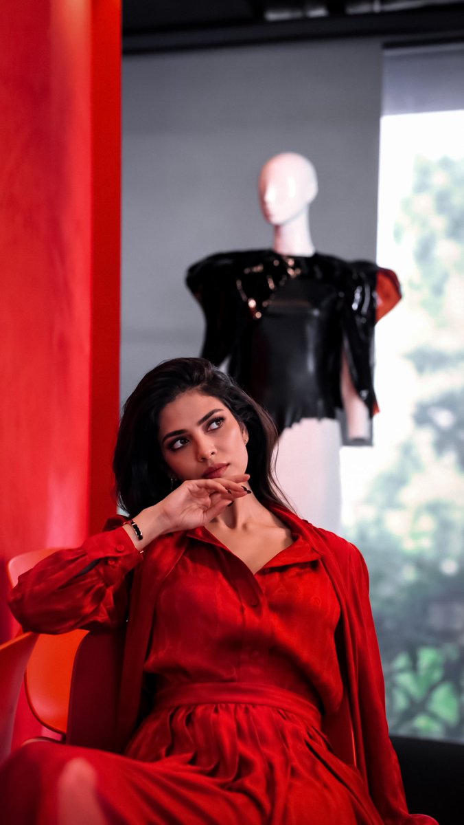 ursniresh's tweet photo. Malavika Mohanan from her Latest Photoshoot 

#Malavika #MalavikaMohanan https://t.co/7jfOSgrgfn