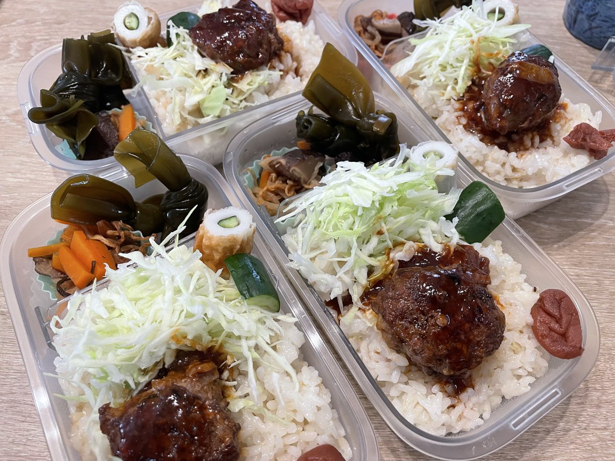 kujira032's tweet photo. #お弁当

ミニミニハンバーグ
キャベツ
竹輪きゅうり
昆布と干し椎茸の煮物
切干大根煮 https://t.co/Cvibbj0XkG