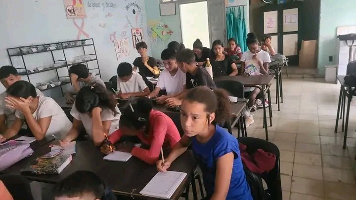 EducPrimSagua's tweet photo. Por parte de la escuela primaria Manolo Garrido se asiste a la Secundaria Básica Máximo Gómez para la captación de carreras pedagógicas. https://t.co/7pQEewWPIA