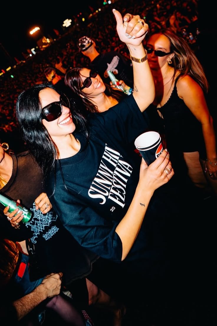 loveduaagain's tweet photo. é tempo de viver loucamente como a dua lipa https://t.co/gLQYT8C4U8