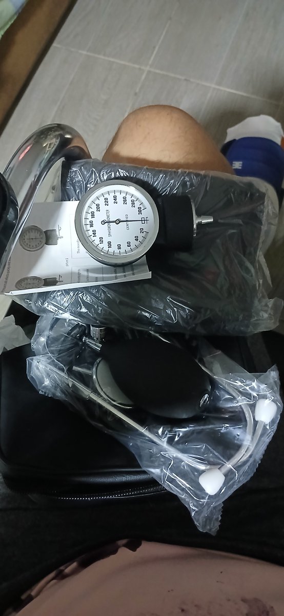 irincon77's tweet photo. @sicsuper @ML_Colombia esta obligándome a desplazarme 1.5 kms en mi silla de ruedas para entregar 1 Tensiometro manual q enviaron por error, pues yo pedí un TENSIOMETRO DIGITAL y para q me den mi dinero debo ir a 1.5 kms, yo le dije q compró el Tensiometro digital y ahi devuelvo el manual https://t.co/n8EZYD2EVp