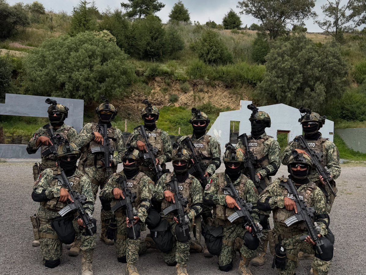 HRS4NTOS's tweet photo. Fuerzas Especiales de México...Todo por México. https://t.co/XPLb4fpy3u