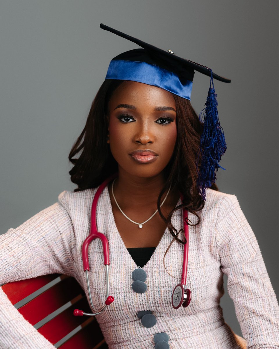 Tofunmiiii_'s tweet photo. Bagged a degree!🤭
Re-introducing:
PT. AKOMOLAFE T.O
B. Physiotherapy (Distinction), rMRTB

This Physiotherapist will see you now😌 https://t.co/pHCDgpBBEy