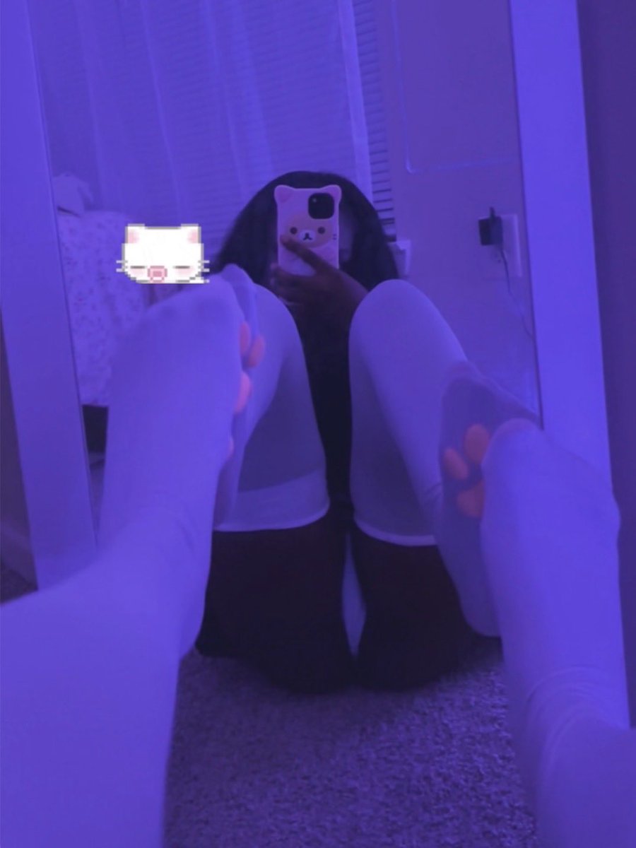 Sweets0nly's tweet photo. Sticker or no sticker😣 #egirl #cute #pawsocks #nsfw https://t.co/ssow4xPGU4