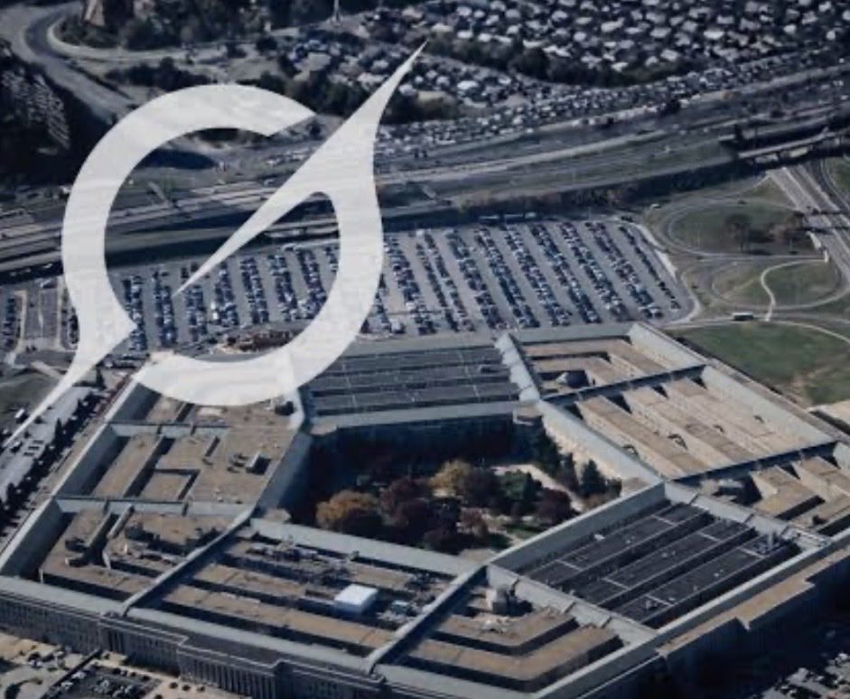 clemensilverio's tweet photo. El Pentágono ha puesto en marcha oficialmente el «Proyecto Meridian», un comité estratégico de alto nivel liderado por figuras como Elon Musk y Palmer Luckey para definir las futuras tecnologías de defensa de Estados Unidos. La iniciativa operará bajo un cronograma acelerado de 120 días y se centrará tecnológicamente en la automatización militar.