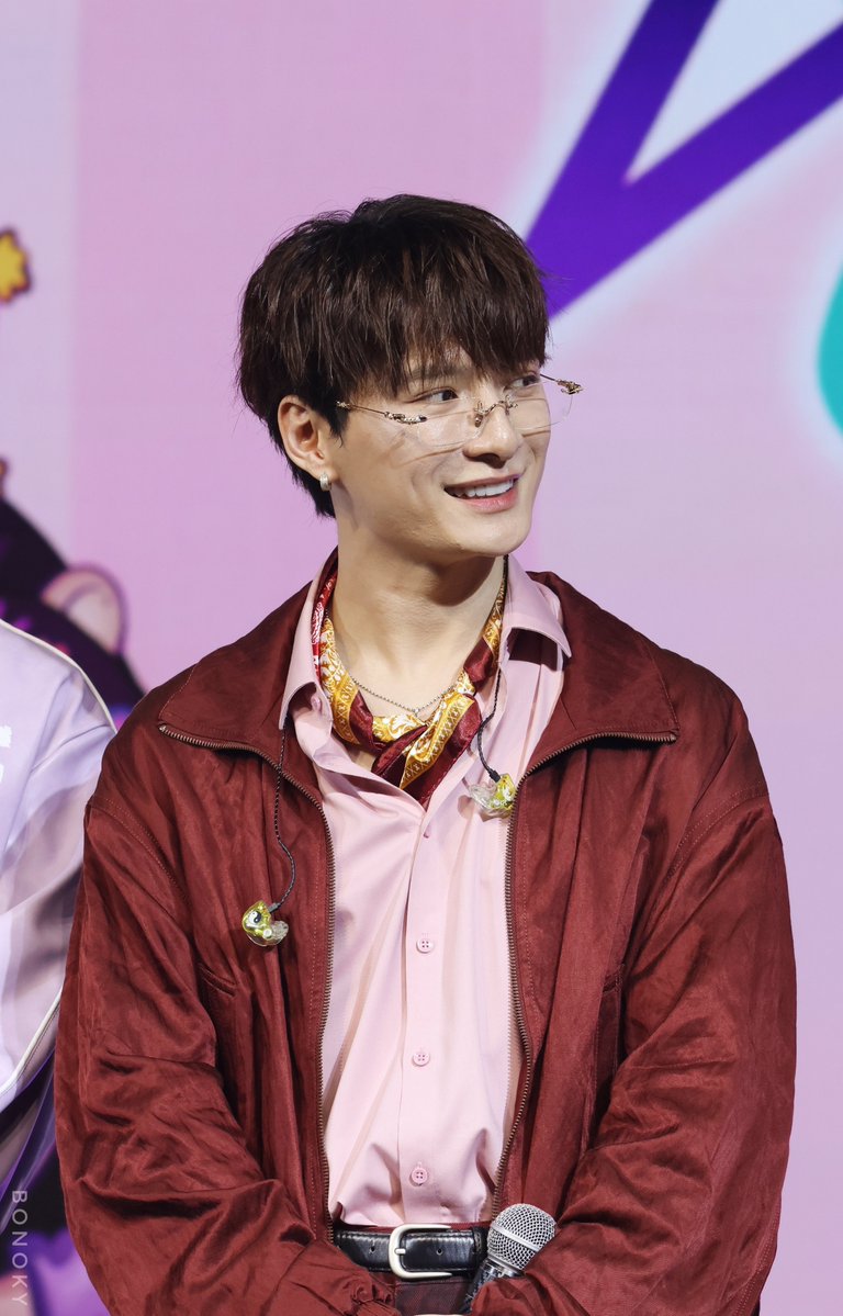 bonoky's tweet photo. ยิ้มซ้าย ยิ้มขวา 😊
ยิ้มไหนๆ ก้อน่ารัก

KRIST 24TH 9ENT PARAGON

#9Ent24thxSiamParagon 
#KristPerawat
30 Sep'26 https://t.co/WUR7B4U6nt