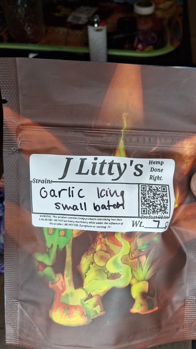 DaN4_ThE2_MaN_0's tweet photo. Garlic Icing 🧄🎂
50/50 Hybrid
Smell in the bag is very Light, with hints of Diesel & Musk. Ground up brings out that Garlic smell along with Peppery Sugar Cookie Smells! The taste is Smooth, Herbal Garlic & Earthy Sage with a lingering  Sugar Sweetness. 
10/10 🔥 nice size Budz 
Enjoyed the smoothness of the smoke!
@JLittys @lala420tokes2