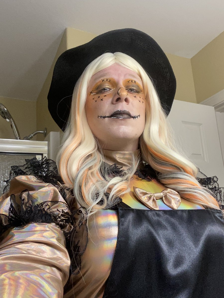 BiancaDollithy's tweet photo. Welcome to the Spooky Season at the dollhouse.
Some say it could be haunted but who’s to say, is there a mysterious lure pulling you in 🎃🖤🤭 https://t.co/6uYPa9rQKM