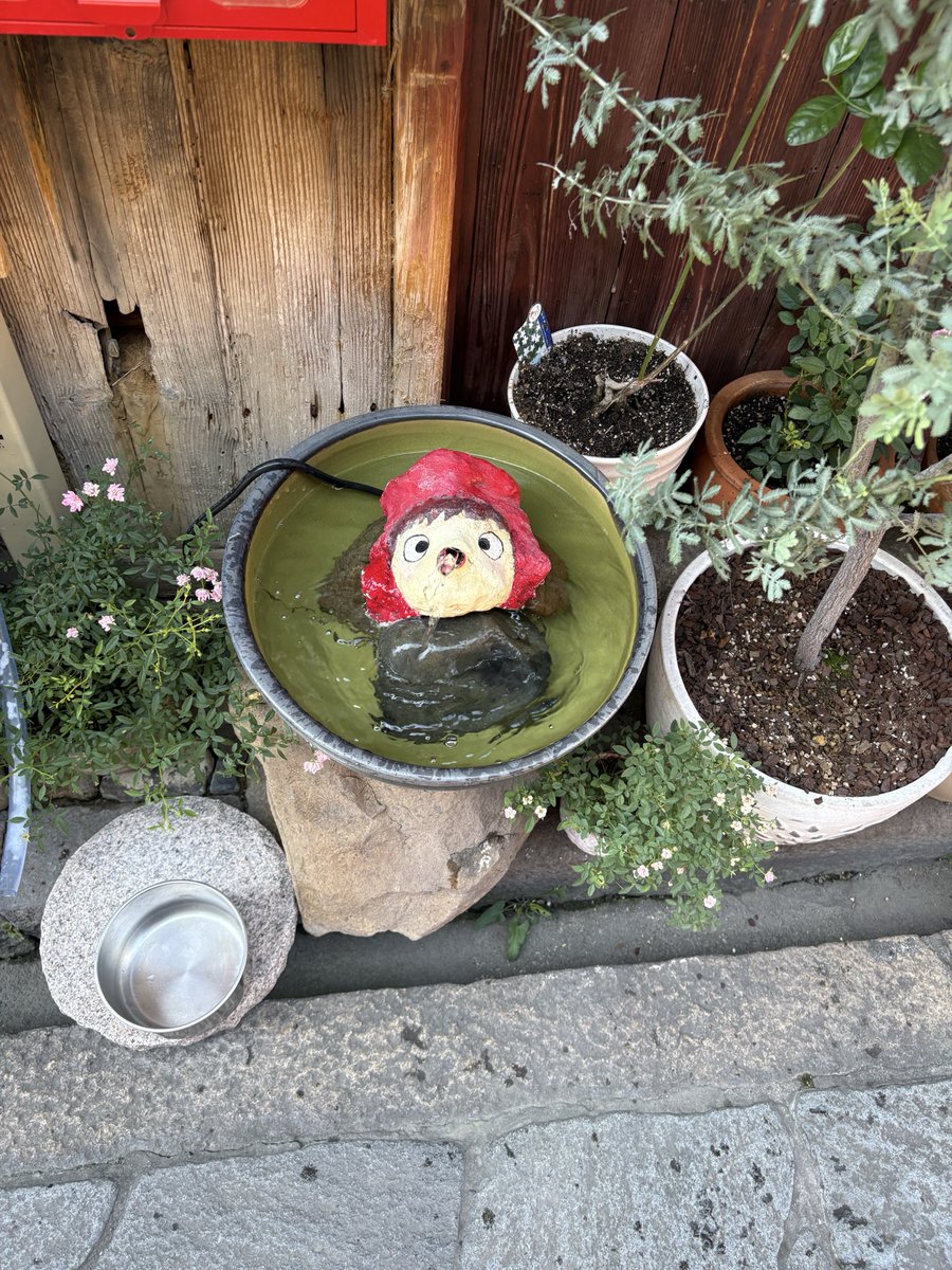 yutaisaiko's tweet photo. ワキタ（8125）の株主優待利用旅の２日目は広島方面へ🏃
福山駅で下車し、鞆の浦という崖の上のポニョの舞台の街とそこからすぐの島、仙酔島へ🏝️
鞆の浦は坂本龍馬が海難事故にあった際に訪れた地でもあり龍馬の隠れ部屋もあります🏠

#投資家さんと繋がりたい
#株主優待 https://t.co/fzNDlhJw9x