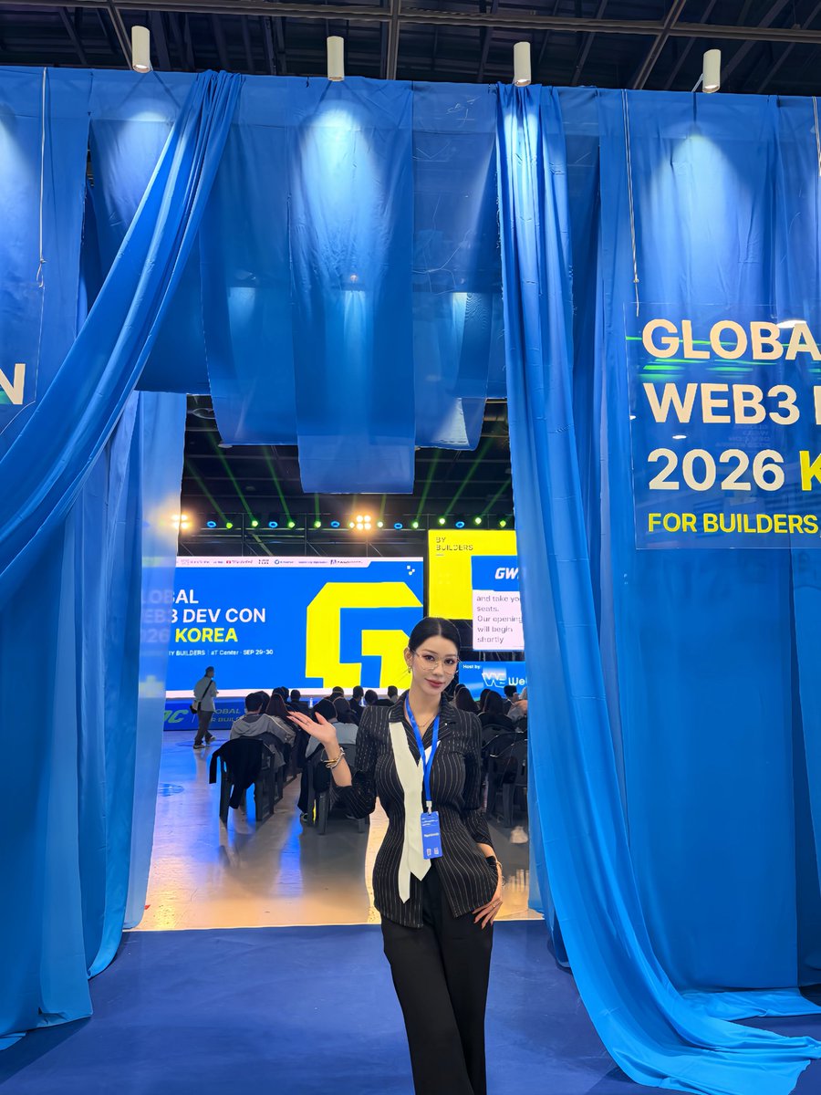 MISSBLOCKCHAINE's tweet photo. 📍 首尔 · GWDC 2026 KOREA
受邀分享美丽经济平台
从颜值到流量，从流量都变现，陪跑孵化每位女性成长☀️

嘉宾云集，现场热闹隆重举行「非小号 X GWDC2026 从美股到链上股票代币化创新论坛」。

现场还有黑客松、圆桌交流、展位互动……环节丰富，收获满满。

与韩国国会议员闵炳德（Min Byoung-dug）、香港立法会议员吴杰庄（Johnny Ng）及各位好友、嘉宾同台交流相聚@Bitroot_Exec @Anchor9960 
#世界人工智能大会 #Web3 #韩国峰