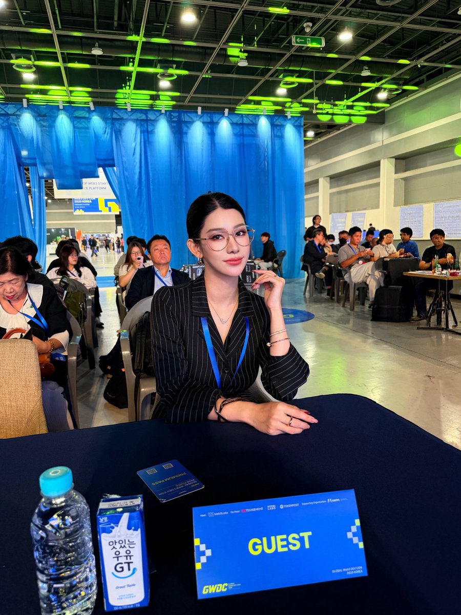 MISSBLOCKCHAINE's tweet photo. 📍 首尔 · GWDC 2026 KOREA
受邀分享美丽经济平台
从颜值到流量，从流量都变现，陪跑孵化每位女性成长☀️

嘉宾云集，现场热闹隆重举行「非小号 X GWDC2026 从美股到链上股票代币化创新论坛」。

现场还有黑客松、圆桌交流、展位互动……环节丰富，收获满满。

与韩国国会议员闵炳德（Min Byoung-dug）、香港立法会议员吴杰庄（Johnny Ng）及各位好友、嘉宾同台交流相聚@Bitroot_Exec @Anchor9960 
#世界人工智能大会 #Web3 #韩国峰