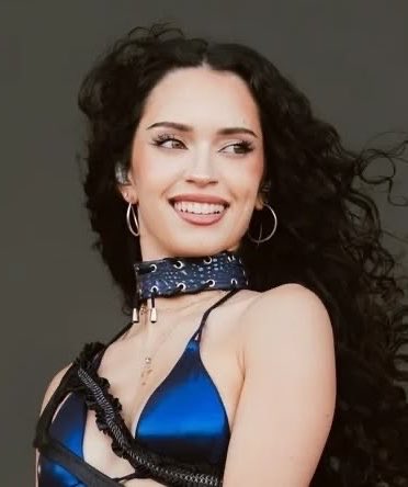 jennafsv's tweet photo. I think I’m in love with Dani’s curls
#DearDaniela
#DevotedToDaniela #ProtectDaniela https://t.co/tQP5yaVbes