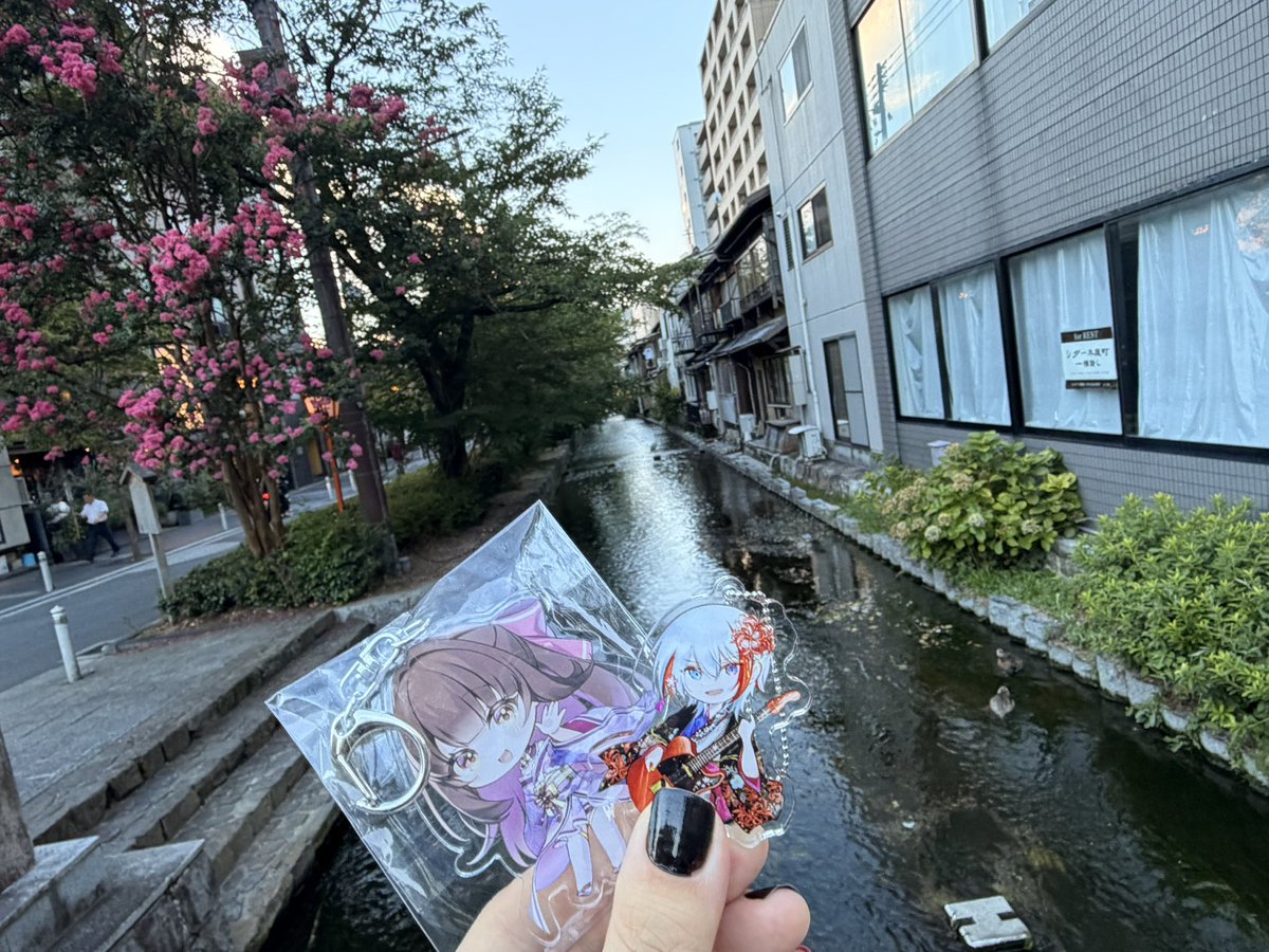 subyatolily's tweet photo. 少し前に京都行ってきたんだけど、やっぱり京都いいなぁー✨
居るだけでワクワクするし癒されるね☺️

おすすめされたバターサンドも買えたし大満足！1年1回くらいは行きたいのと御朱印帳買ってからそういう意味でも回りたい😊
カヌレ好き(..'﹃'..)
#涙うるい #ぐーぺこうるい https://t.co/DrjGuM33uC