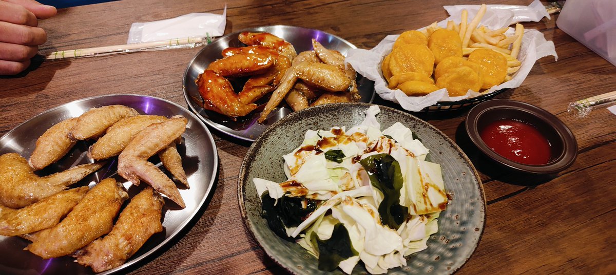 acalanatha_mo's tweet photo. 一昨日の病棟の弥栄🍻（手羽食べ放題） https://t.co/j799f5WXR2