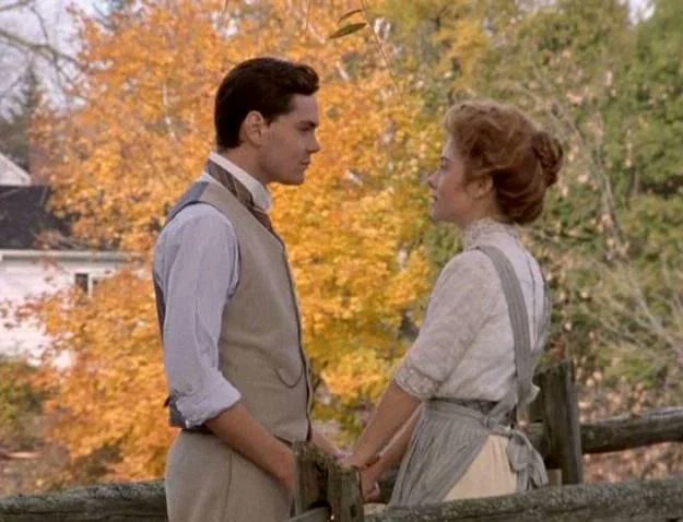 BiblicalBeauty's tweet photo. "I'm so glad I live in a world where there are Octobers." https://t.co/pjIV9c57xx