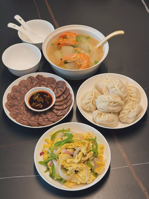 ting_yin_lu's tweet photo. A warm bowl of soup, a tender bite of beef—the ultimate comfort in everyday life. ❤️🍲 Made a special breakfast today with homemade braised beef I slow-cooked last night. 🥩🍳
#BreakfastOfToday #HomeCooking #SimpleHappiness #ComfortFood https://t.co/gcFh0rzWS9