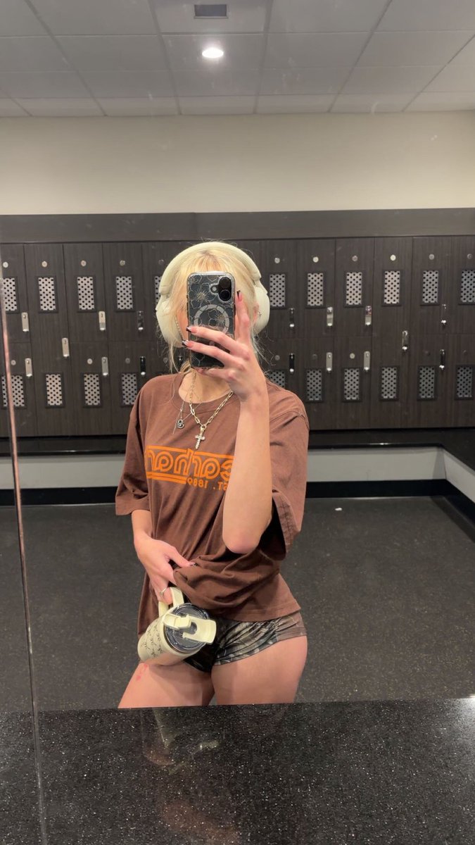 zarelenestar's tweet photo. workout ready💪🏻 https://t.co/sq0lBcCjMW