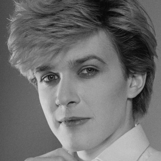 BowieBeaGirl's tweet photo. Love both versions of Dave https://t.co/9g8jNl1xTJ