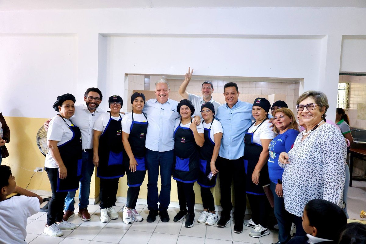GuaraComuniK's tweet photo. 2,5 millones de platos servidos para los niños y niñas de todo el país.
Seguimos sumando esfuerzos para garantizar educación, bienestar y espacios de calidad para nuestros estudiantes. 🇻🇪
#Educación #RegresoAClases #AlimentaciónEscolar #NiñosYNiñas #EscuelasDignas https://t.co/zZMrjTGwx0
