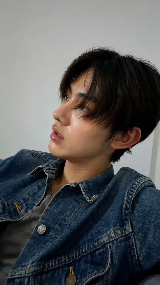 seanluvrs's tweet photo. gurl, if you’re gonna cry over a man, make sure he looks like THIS.🧎🏻‍♀️🧎🏻‍♀️ https://t.co/Y2EKcqfk08