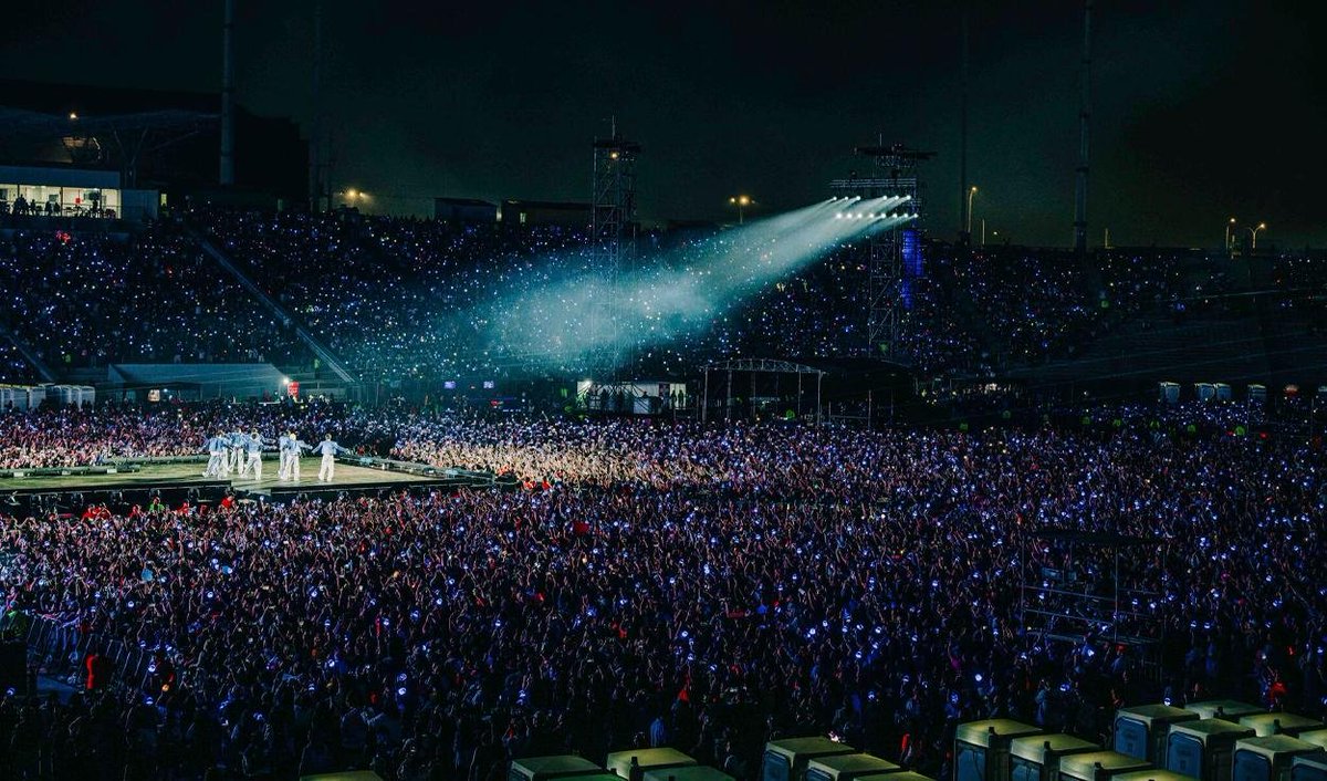 FLASHE_OFICIAL's tweet photo. Lo vivimos. Lo fotografiamos. Lo recordamos. 🇵🇪📸
Ahora queremos volver a vivirlo. 🫶

¿Listos para repetir el recuerdo? 👀
VAMOS, Perú. 🎆✨

#PeruWantsSKZBack #StrayKids #FLASHÉ #Fotografía https://t.co/7DrhQJIw5U