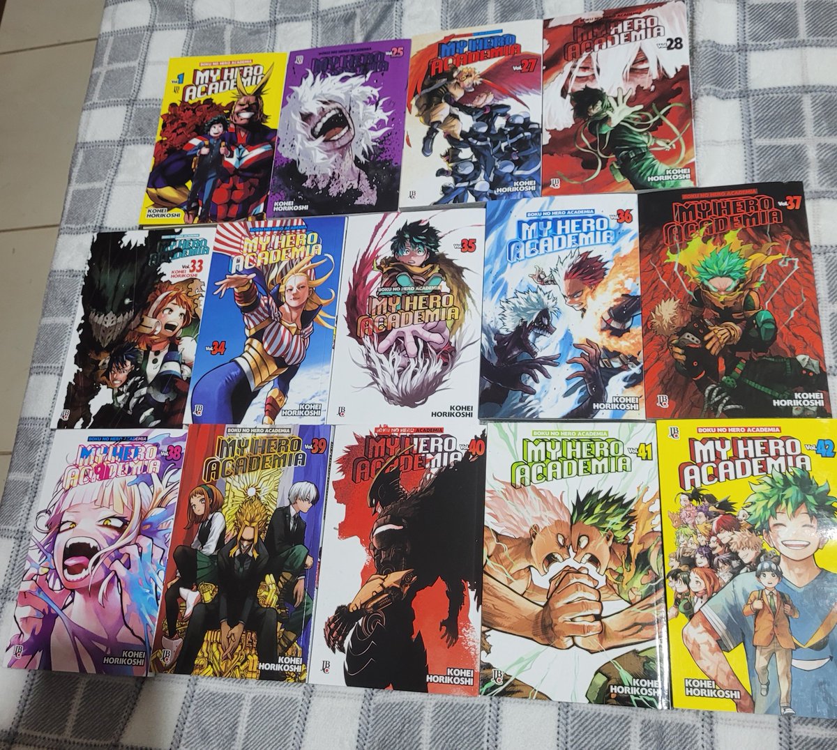 Brunoouvlw's tweet photo. @Lu_NinoLover777 My MHA manga collection ☝🏼 https://t.co/kA3B2cLhop
