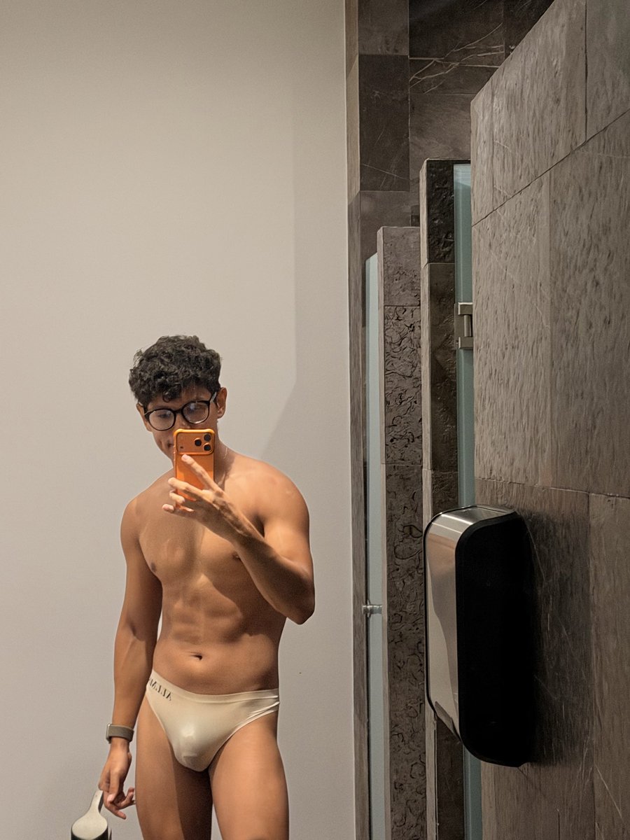 Arnulfis00's tweet photo. Saliendo del gym 💪 https://t.co/rKBJA4neD2
