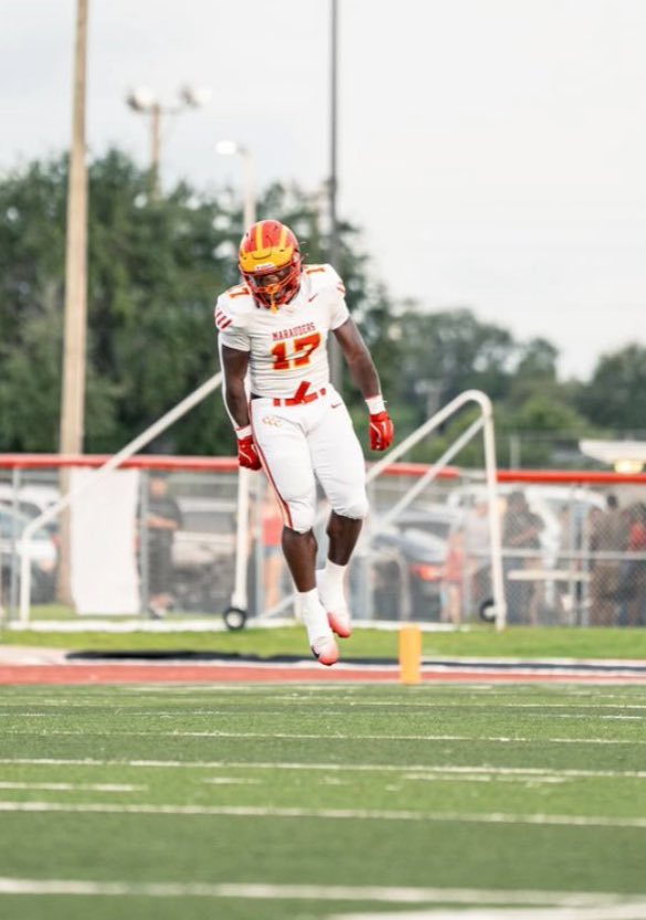 dicarieze41605's tweet photo. Mid season highlights⚡️ ‼️

52 tkls 
6 TFL’s
3 sack’s 
6 TD’s

@CCCMaraudersFB @CoachCHarvey @DanKrauseCCC @KeithMilner85 @COLINMcCARTHY52 @Cole_Thomas64 @Andy_Villamarzo @SuncoastPreps @PrepRedzoneFL @toddnyce @Johnny5Newton 

https://t.co/W8mEYB7ZA8 https://t.co/ktQ7VH6pF5
