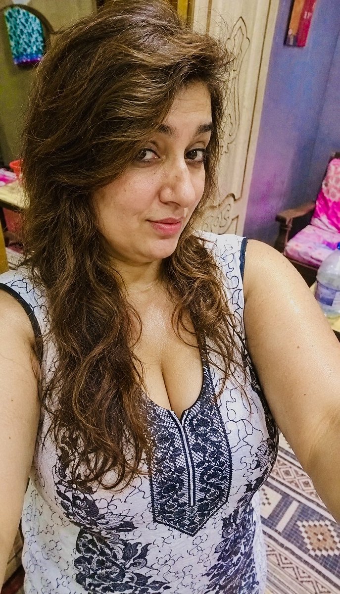 AileenaNaa07's tweet photo. مجھے اتنا پسینہ کیوں آتا ہے؟ کیا آپ کو بھی اتنا ہی پسینہ آتا ہے؟😥🥵💦
#bigtitsmom #desi #PakistanZindabad #onlyfans #fyp #trending https://t.co/OKf8D1BeRU