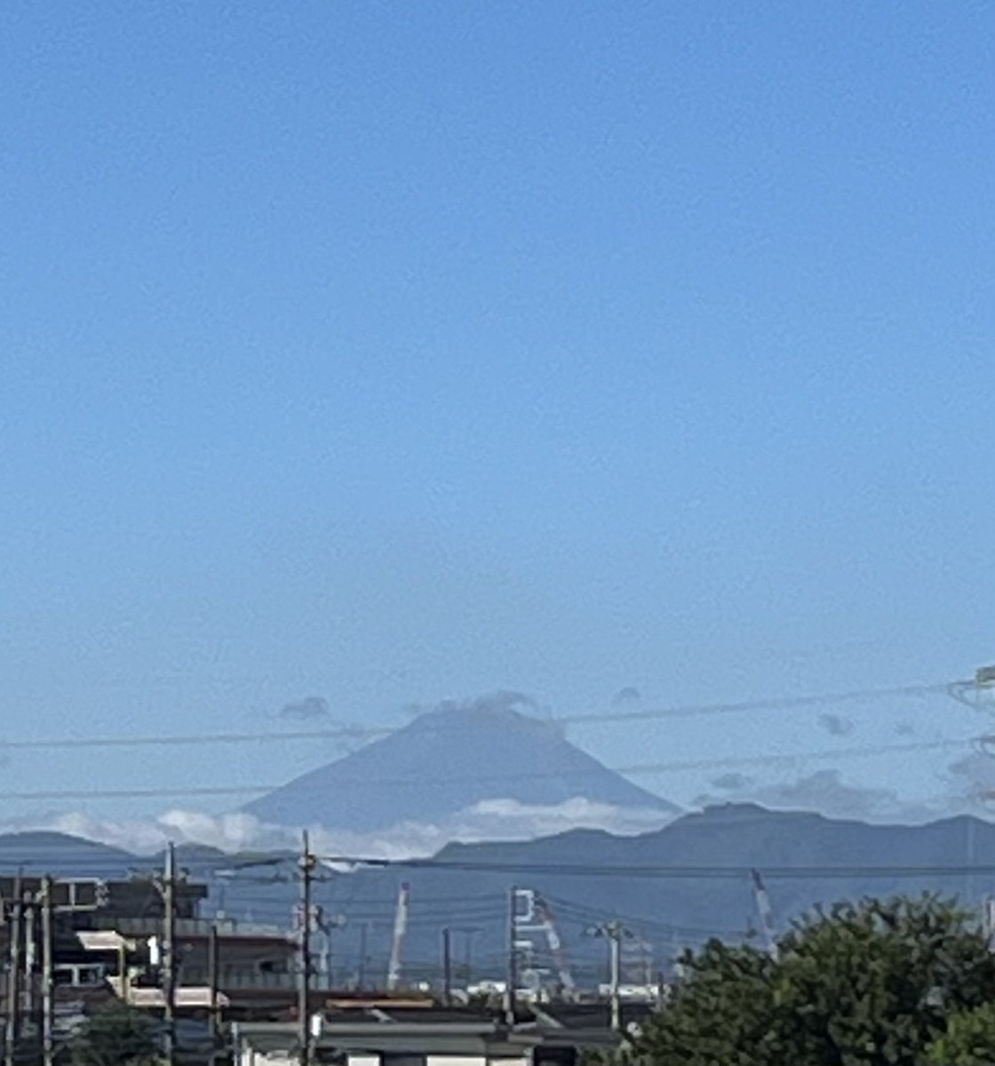 neo_asakin's tweet photo. おはよーございます。富士山も(^^) https://t.co/mbVcI4zQPZ