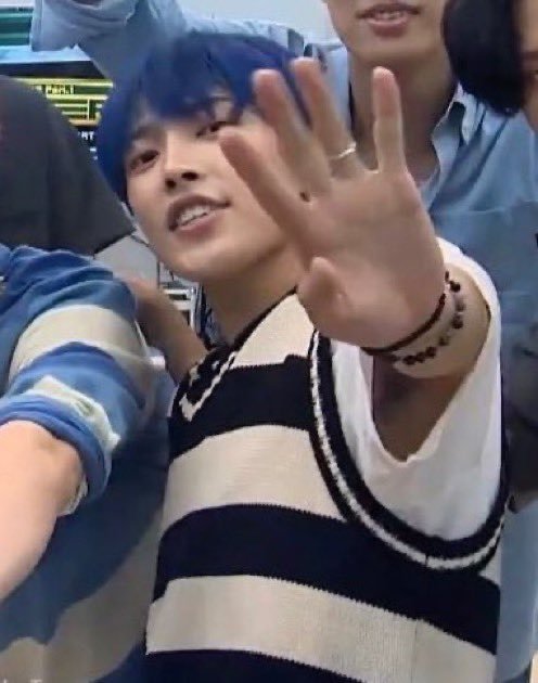minjxxngmuse's tweet photo. Guys. Guys. Guys no I guys
I'm tweaking guysTGARS NOT A SHADOWBGUYS GUYS THAT'S HAIR THAT'S HAIR https://t.co/i282L6SQwd