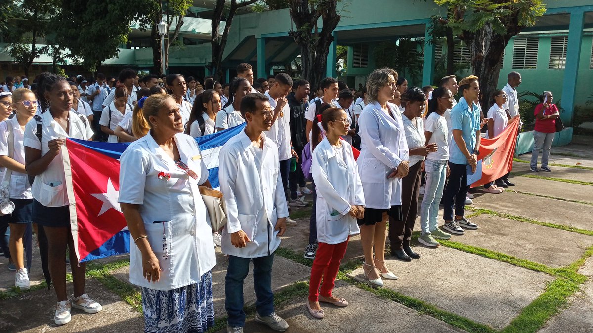 jorgefcluque's tweet photo. La ceremonia de ingreso de estudiantes de primer año del curso regular diurno a la Federación Estudiantil Universitaria #FEU, organización juvenil mas antigua de #Cuba, tuvo lugar en la Plaza José Antonio Echeverría de la Facultad de Ciencias Médicas de #Guantanamo #SomosUcmgt https://t.co/KnHazsUHah