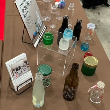 etobottle's tweet photo. FOOD STYLE JAPAN 2026〈東京〉
２日目！
今回は印刷びんに加えて加飾びんの見本も持ってきました！
グラデーションやフロストがとてもかわいいです https://t.co/GZSYTXiYDR