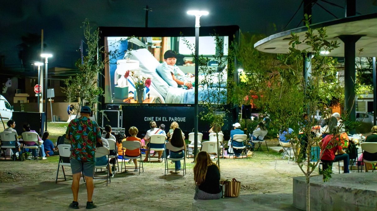 distritotec's tweet photo. Una película, un picnic y una noche para disfrutar al aire libre🍿

Así vivimos #PicnicCinema en Parque Residencial Florida, donde nos reunimos para disfrutar de IF: Amigos Imaginarios.

¡Qué bonito es encontrarnos a través de estas pequeñas pausas en la ciudad!✨ https://t.co/xSDwqYuyXn