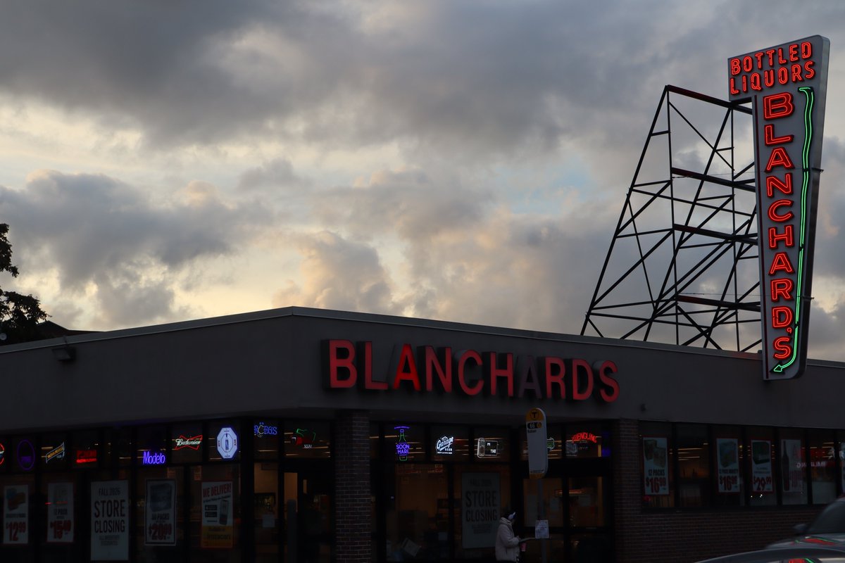 ShickDits's tweet photo. the sun sets upon Blanchard's of Allston, MA https://t.co/pe22mN8Ry8