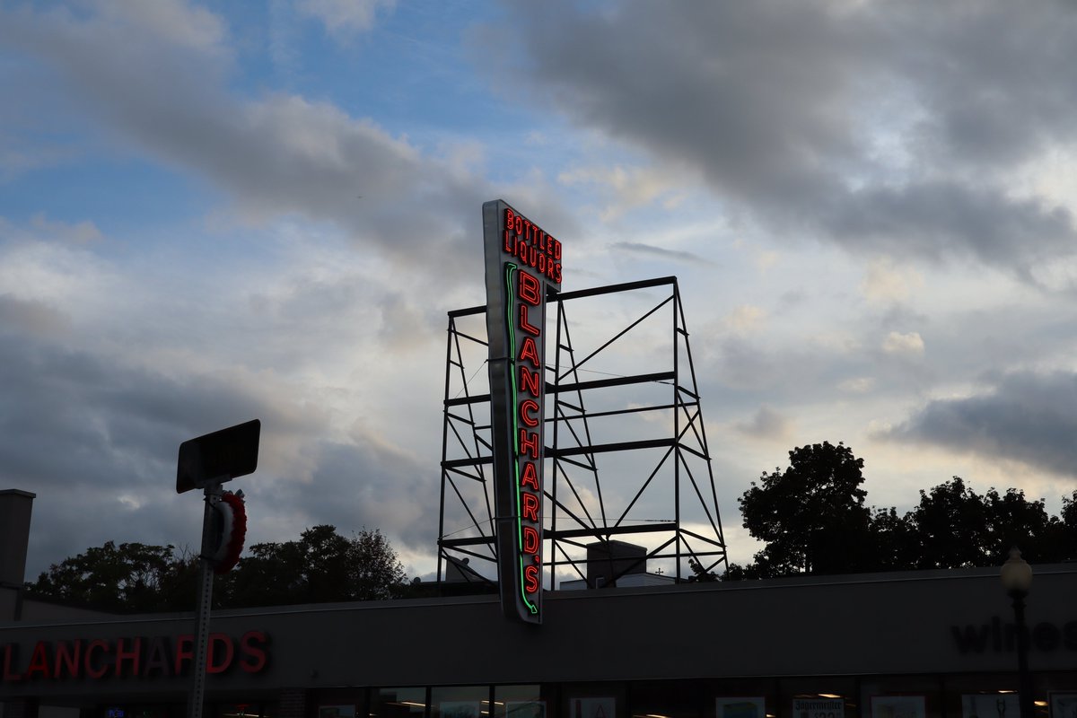 ShickDits's tweet photo. the sun sets upon Blanchard's of Allston, MA https://t.co/pe22mN8Ry8