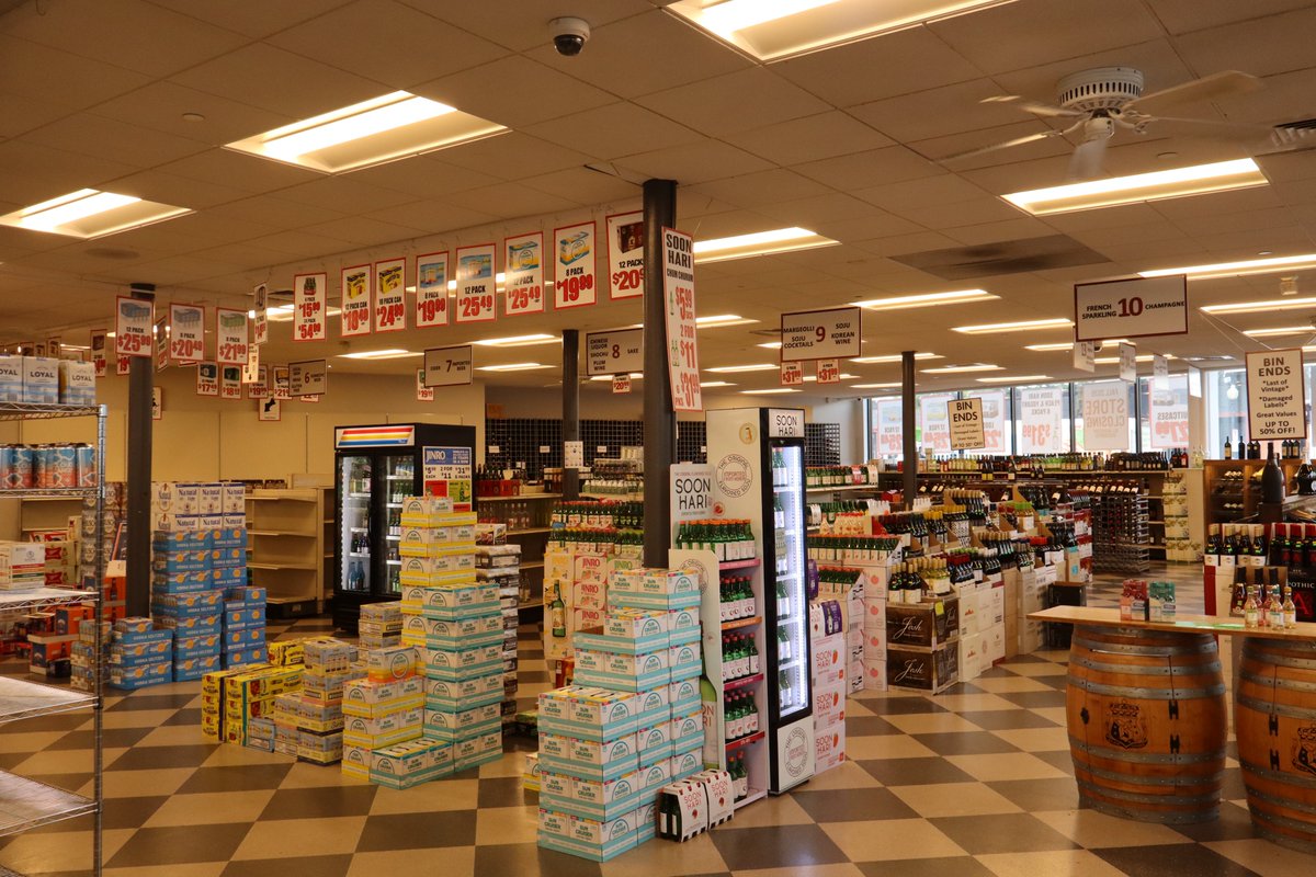 ShickDits's tweet photo. the sun sets upon Blanchard's of Allston, MA https://t.co/pe22mN8Ry8