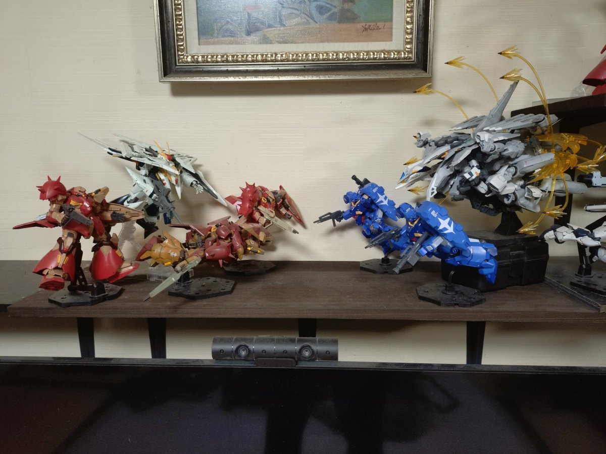omigawa6's tweet photo. 手狭になったのでお片付けでスペースを作って配置換え。
かなり余裕が出来て来年のRG陸戦型ガンダムを迎えても心配無し！！(笑) https://t.co/BVaec4pQuS