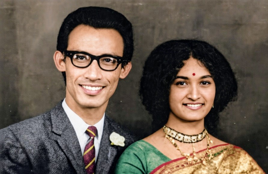 AdhirSinha's tweet photo. Good morning friends. Today is the birthday anniversary of SD aka Sachin da aka Sachin Dev Burman.
A Royal born musician, who found his soul in music along with his wife and son who carried out his musical journey.
Sachin karta gave India melodies which became legendary memories.
"Mere sajan hai us par... Le chal par..."
What's your favorite Sachin da song.