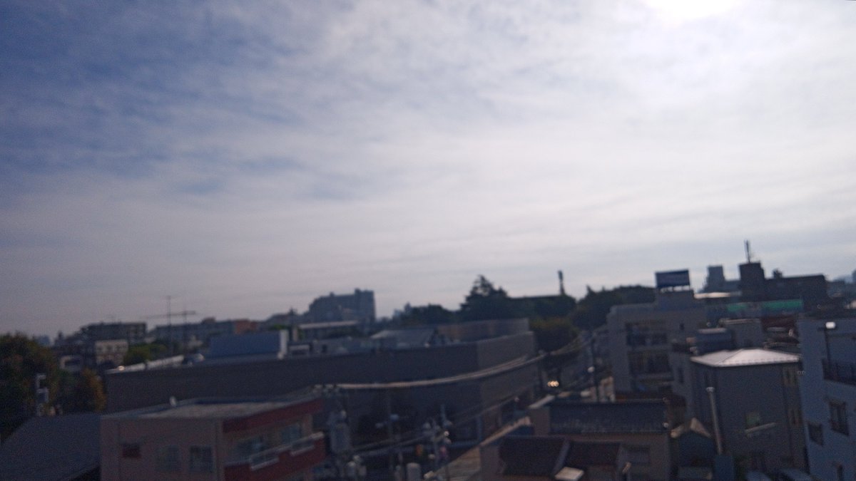 BO_PENCO's tweet photo. 8:00 am.

おはやうございます🌇
晴れた⛅

#10月
#夜明け #イマソラ
#東京の空 #空のある風景 
#朝陽
#もくようび https://t.co/0l50EAjAYh
